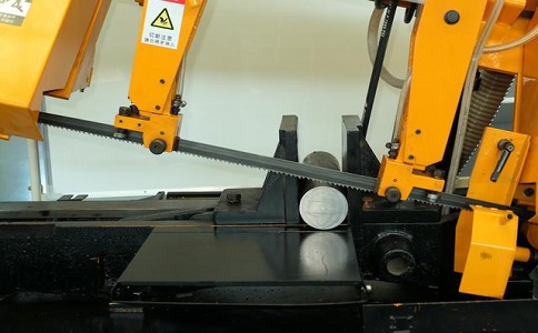 通道数控带锯床自动送料精度会出现偏差吗？